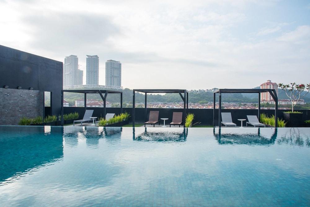 Mtree Hotel Puchong Exterior foto